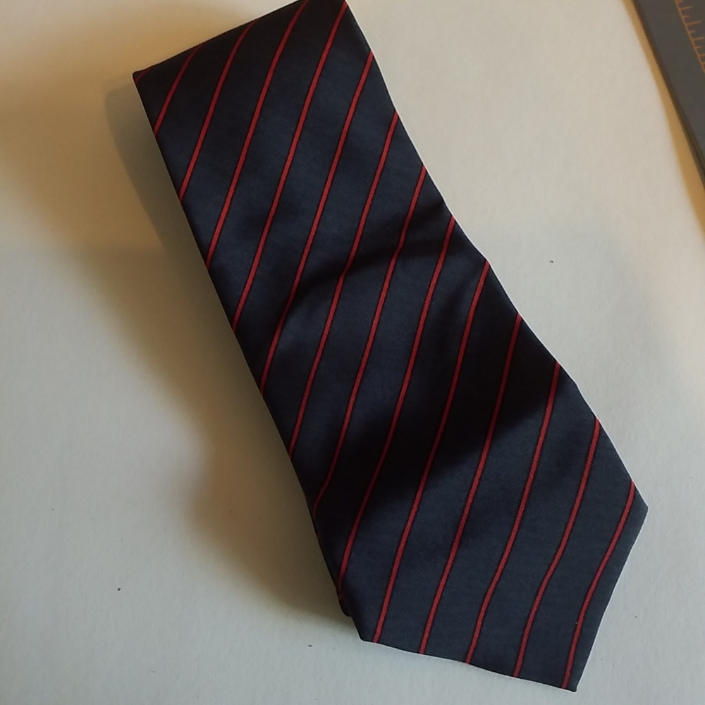 3/$45 Tie ITALY Made In KOREA SILK HIGH FASHION Classic Stripe Dark GRAY W RED